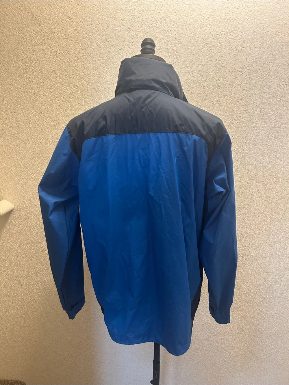 Men’s Columbia Two-Tone Blue Windbreaker Style Jacket Size Medium